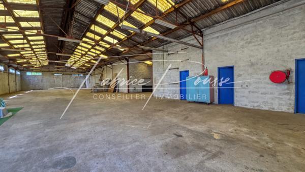 Tonnay-Charente (17430) Maison à rénover avec Hangar de 750m2