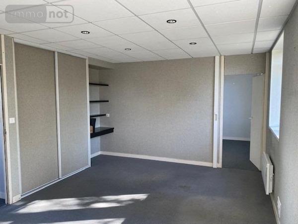 Entrepôt et bureaux à vendre à Quimper dans le Finistère (29000), ref : MA 1342