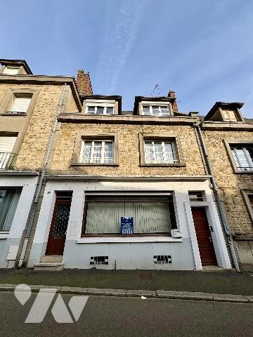 CENTRE VILLE GOURNAY EN BRAY - immeuble de 193m² avec local commercial et partie habitation