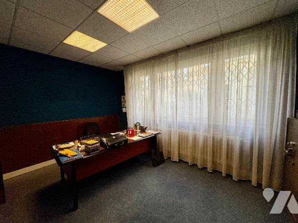 CENTRE VILLE GOURNAY EN BRAY - immeuble de 193m² avec local commercial et partie habitation