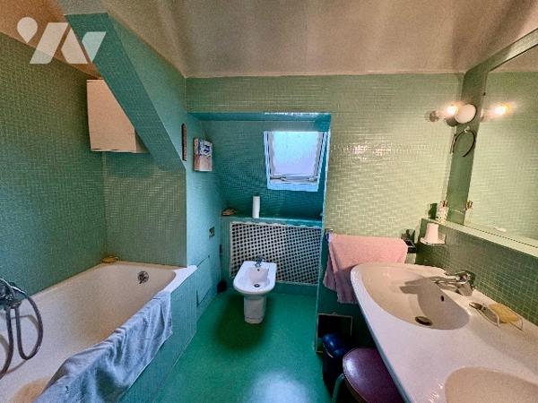 CENTRE VILLE GOURNAY EN BRAY - immeuble de 193m² avec local commercial et partie habitation