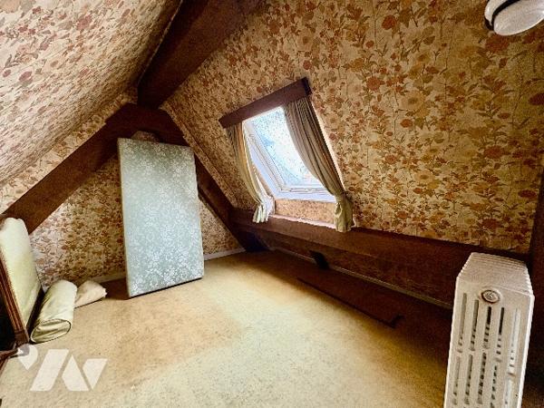 CENTRE VILLE GOURNAY EN BRAY - immeuble de 193m² avec local commercial et partie habitation