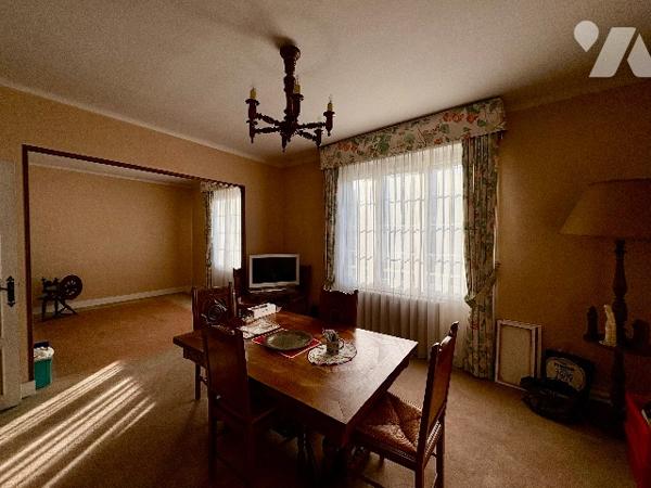 CENTRE VILLE GOURNAY EN BRAY - immeuble de 193m² avec local commercial et partie habitation