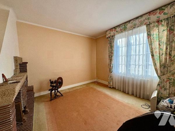 CENTRE VILLE GOURNAY EN BRAY - immeuble de 193m² avec local commercial et partie habitation