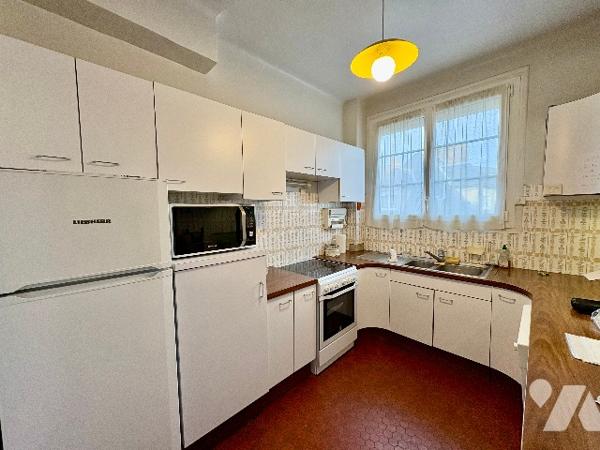 CENTRE VILLE GOURNAY EN BRAY - immeuble de 193m² avec local commercial et partie habitation