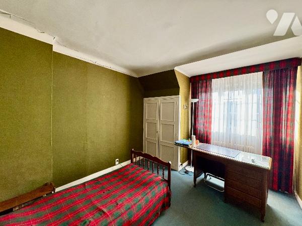 CENTRE VILLE GOURNAY EN BRAY - immeuble de 193m² avec local commercial et partie habitation