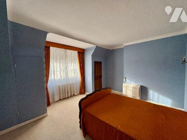 CENTRE VILLE GOURNAY EN BRAY - immeuble de 193m² avec local commercial et partie habitation