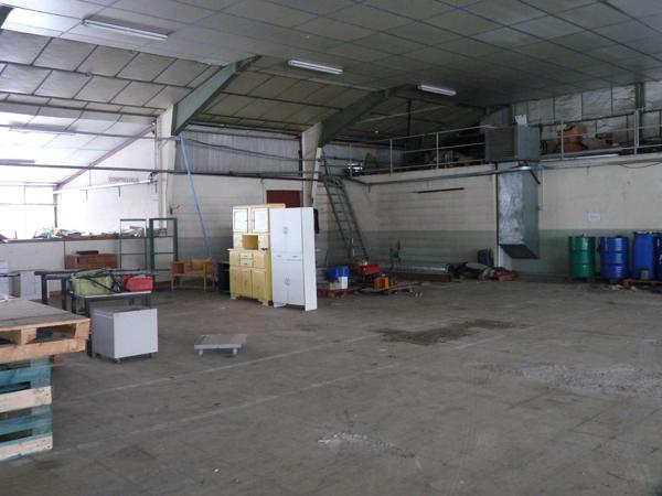 BATIMENT COMMERCIAL D’ENVIRON 2500 M² SURFACE DE VENTE, BUREAUX, SALLE DE REUNIONS, 11000 M² DE TERRAINS 19300