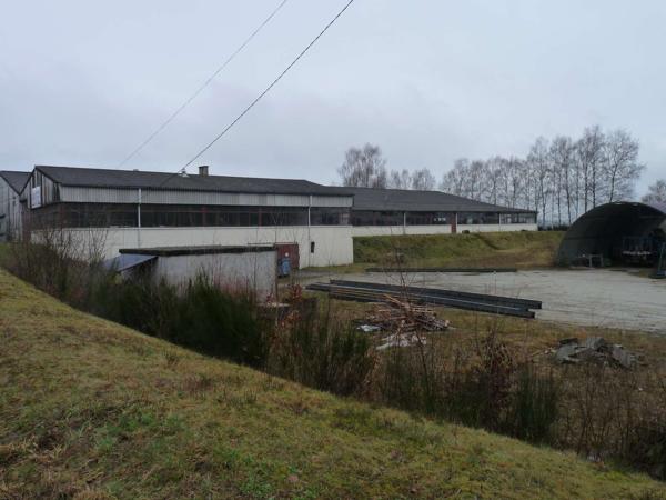BATIMENT COMMERCIAL D’ENVIRON 2500 M² SURFACE DE VENTE, BUREAUX, SALLE DE REUNIONS, 11000 M² DE TERRAINS 19300