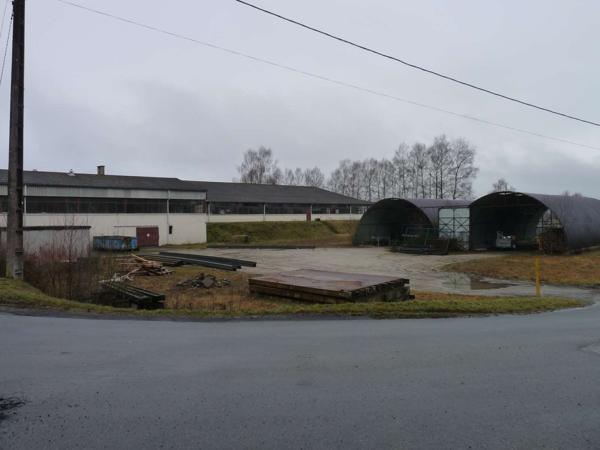 BATIMENT COMMERCIAL D’ENVIRON 2500 M² SURFACE DE VENTE, BUREAUX, SALLE DE REUNIONS, 11000 M² DE TERRAINS 19300