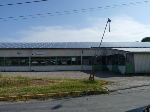 BATIMENT COMMERCIAL D’ENVIRON 2500 M² SURFACE DE VENTE, BUREAUX, SALLE DE REUNIONS, 11000 M² DE TERRAINS 19300
