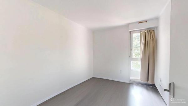 Location                                                      Appartement
                        
                     2 pièces                      54 m2                     à Noisy-le-Grand