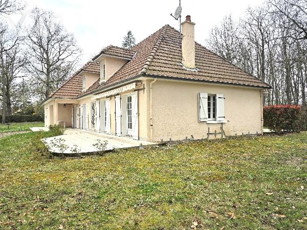 Maison individuelle de 251 m² à Serbannes.