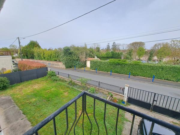 Maison sur sous-sol aménagé avec garage et jardin clos – 105 m² environ – 6 pièces