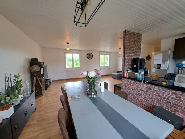 Maison sur sous-sol aménagé avec garage et jardin clos – 105 m² environ – 6 pièces