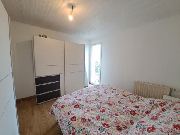 Maison sur sous-sol aménagé avec garage et jardin clos – 105 m² environ – 6 pièces