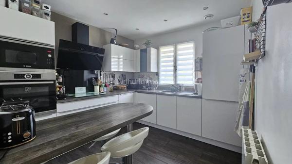Vente                                                      Maison
                        
                     6 pièces                      90 m2                     à Longpont-sur-Orge