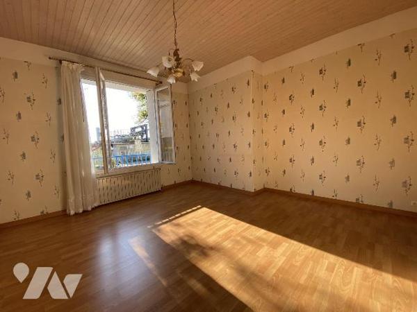 Idéalement situé au c?ur du quartier Siam, cet appartement offre un cadre de vie privilégié, à ...