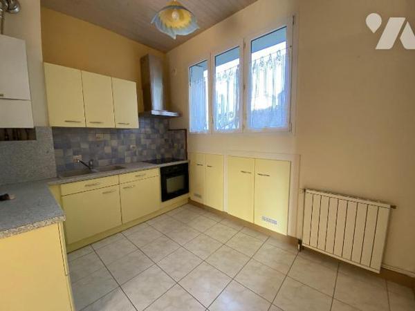 Idéalement situé au c?ur du quartier Siam, cet appartement offre un cadre de vie privilégié, à ...