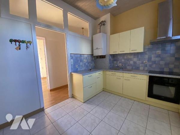 Idéalement situé au c?ur du quartier Siam, cet appartement offre un cadre de vie privilégié, à ...