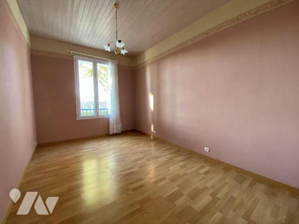 Idéalement situé au c?ur du quartier Siam, cet appartement offre un cadre de vie privilégié, à ...