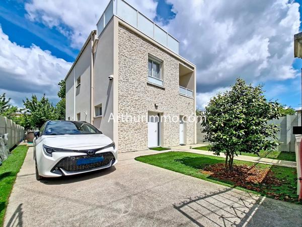 Vente                                                      Maison
                        
                     6 pièces                      171 m2                     à Limeil-Brévannes
