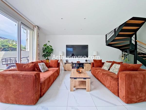 Vente                                                      Maison
                        
                     6 pièces                      171 m2                     à Limeil-Brévannes