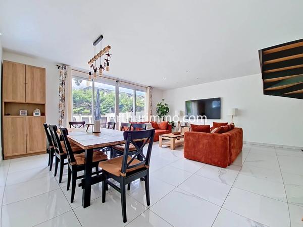 Vente                                                      Maison
                        
                     6 pièces                      171 m2                     à Limeil-Brévannes