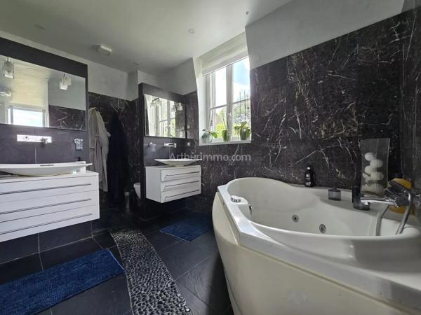 Vente                                                      Maison
                        
                     8 pièces                      170 m2                     à Nogent-sur-Marne