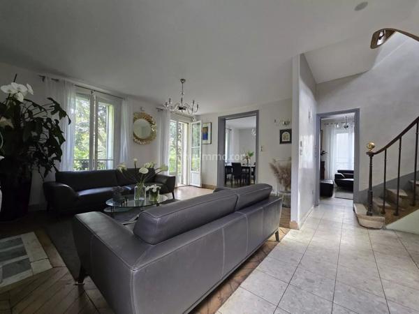 Vente                                                      Maison
                        
                     8 pièces                      170 m2                     à Nogent-sur-Marne