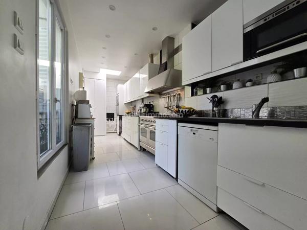 Vente                                                      Maison
                        
                     8 pièces                      170 m2                     à Nogent-sur-Marne