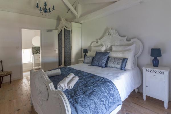 Élégante demeure d'époque avec cinq maisons d'amis, située au cœur d’une petite ville
