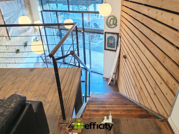 Local Commercial
        
        - 127 m² 350 000 € *