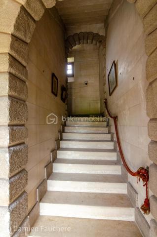 Château Historique à Marolles sur Seine – Opportunité d'Investissement Unique à Proximité de Paris

Voici une occasion rare d'acquérir un domaine d'exception : un château Renaissance du XVIème siècle, classé monument historique, niché dans le cadre verdoyant de Marolles sur Seine, à seulement une heure de Paris. Ce bien remarquable offre une combinaison parfaite d'histoire, de beauté et de potentiel commercial. Organisation de réception de 40 à 2 x 250 couverts assis.

Points Forts du Domaine :
Architecture Époustouflante : Avec ses trois donjons emblématiques, le château se déploie sur 280m² et trois niveaux, offrant 12 pièces authentiques, mêlant pierre et chêne sous une toiture traditionnelle en ardoise.

Dépendances Polyvalentes : Le domaine s'étire sur plus de 22 hectares, incluant des écuries, un corps de ferme, une bâtisse historique,  6 chalets modernes pour l'hébergement.

Cadre Naturel et Loisirs : Profitez d'un parc arboré, de jardins, d'un bois, d'un champ équestre et de terres agricoles, idéaux pour des activités en plein air ou des événements.

Potentiel Elevé  :
Cette propriété unique est déjà un site prisé pour des événements de prestige. Son potentiel pour des projets de multipropriété, d'exploitation événementielle ou touristique est immense, offrant à l'investisseur visionnaire une opportunité de développer un projet d'envergure internationale.
Rare Opportunité d'Investissement :
Ce château n'est pas seulement un investissement dans la pierre ; c'est l'opportunité de posséder un pan de l'histoire française, tout en ouvrant des horizons nouveaux pour une exploitation commerciale réussie. La proximité de Paris, combinée à l'exclusivité du site, fait de cette propriété une offre rare sur le marché.

 Contactez moi au 07 49 92 09 79 – Vidéos sur demande.