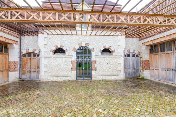 Château Historique à Marolles sur Seine – Opportunité d'Investissement Unique à Proximité de Paris

Voici une occasion rare d'acquérir un domaine d'exception : un château Renaissance du XVIème siècle, classé monument historique, niché dans le cadre verdoyant de Marolles sur Seine, à seulement une heure de Paris. Ce bien remarquable offre une combinaison parfaite d'histoire, de beauté et de potentiel commercial. Organisation de réception de 40 à 2 x 250 couverts assis.

Points Forts du Domaine :
Architecture Époustouflante : Avec ses trois donjons emblématiques, le château se déploie sur 280m² et trois niveaux, offrant 12 pièces authentiques, mêlant pierre et chêne sous une toiture traditionnelle en ardoise.

Dépendances Polyvalentes : Le domaine s'étire sur plus de 22 hectares, incluant des écuries, un corps de ferme, une bâtisse historique,  6 chalets modernes pour l'hébergement.

Cadre Naturel et Loisirs : Profitez d'un parc arboré, de jardins, d'un bois, d'un champ équestre et de terres agricoles, idéaux pour des activités en plein air ou des événements.

Potentiel Elevé  :
Cette propriété unique est déjà un site prisé pour des événements de prestige. Son potentiel pour des projets de multipropriété, d'exploitation événementielle ou touristique est immense, offrant à l'investisseur visionnaire une opportunité de développer un projet d'envergure internationale.
Rare Opportunité d'Investissement :
Ce château n'est pas seulement un investissement dans la pierre ; c'est l'opportunité de posséder un pan de l'histoire française, tout en ouvrant des horizons nouveaux pour une exploitation commerciale réussie. La proximité de Paris, combinée à l'exclusivité du site, fait de cette propriété une offre rare sur le marché.

 Contactez moi au 07 49 92 09 79 – Vidéos sur demande.