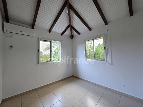Néron, Le Moule - Appartement avec grand jardin - 2 chambres, haut de villa totalement indépendant