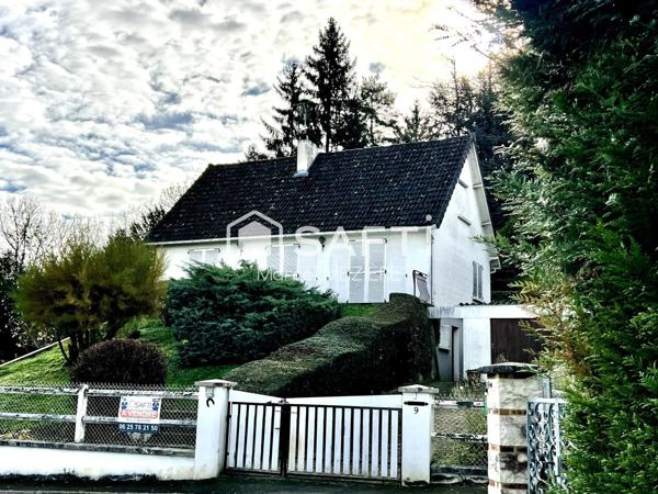 Agréable pavillon, très bien situé à raffraichir.