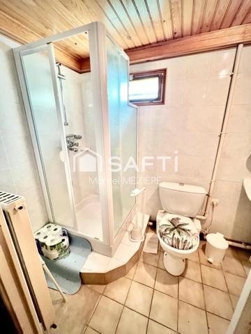 Agréable pavillon, très bien situé à raffraichir.