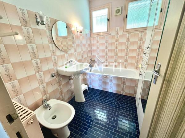 Agréable pavillon, très bien situé à raffraichir.