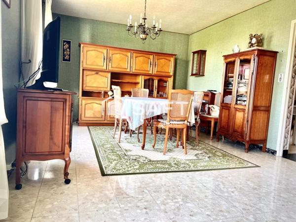 Agréable pavillon, très bien situé à raffraichir.