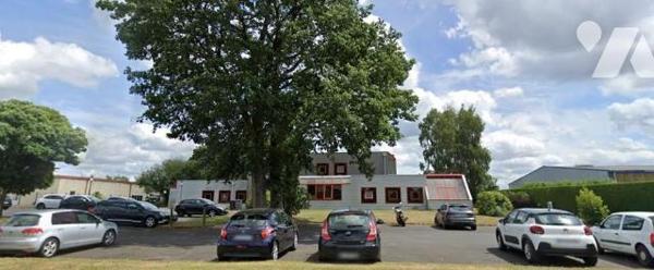 LA FERTE MACE, locaux professionnels 220 m² avec parkings