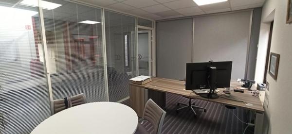 LA FERTE MACE, locaux professionnels 220 m² avec parkings