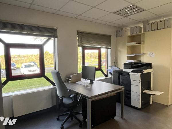 LA FERTE MACE, locaux professionnels 220 m² avec parkings