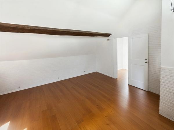 NEMOURS (77) centre ville. Maison Atypique 7 pièces de 170 m² avec extérieurs en plusieurs terrasses.