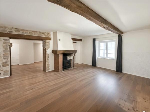 NEMOURS (77) centre ville. Maison Atypique 7 pièces de 170 m² avec extérieurs en plusieurs terrasses.