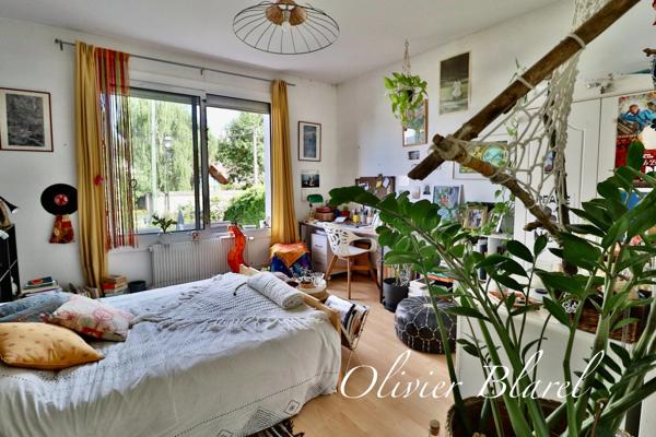 La Celle-Saint-Cloud – Villa familiale avec piscine – Parcelle de 967 m² – Gare à 3 minutes à pied