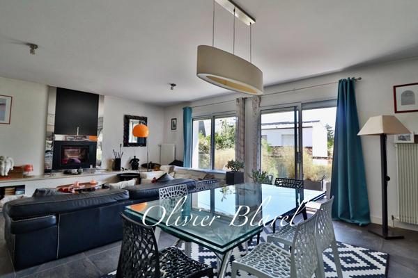 La Celle-Saint-Cloud – Villa familiale avec piscine – Parcelle de 967 m² – Gare à 3 minutes à pied