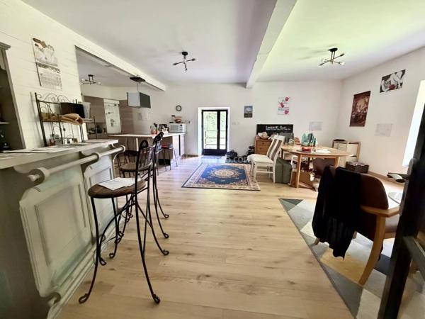 Vente                                                      Maison
                        
                     12 pièces                      255 m2                     à Dinan