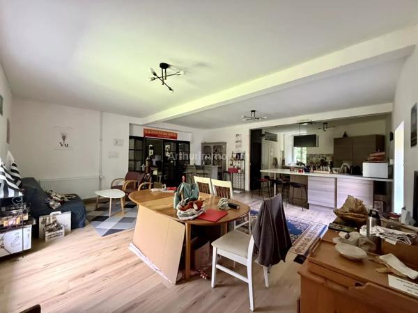 Vente                                                      Maison
                        
                     12 pièces                      255 m2                     à Dinan
