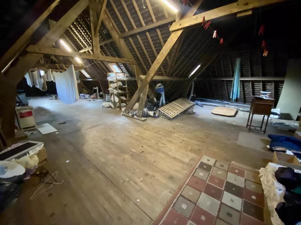 Vente                                                      Maison
                        
                     12 pièces                      255 m2                     à Dinan